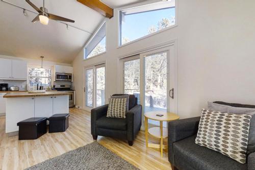 Romantic River Cabin #3475 – Photos 4