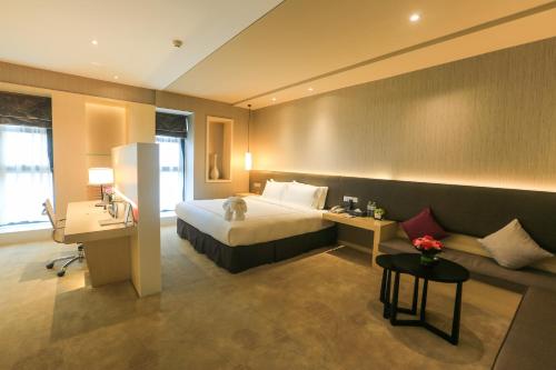 a hotel room with a bed and a desk at Skytel Hotel Chengdu-City Center in Chengdu