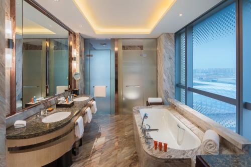Fotografie z fotogalerie ubytování Crowne Plaza Dalian Sports Center by IHG v destinaci Dalian