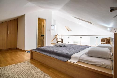 SUMMER NIGHT APARTMENT by DuHomes