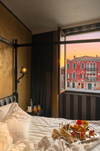 Carnival Palace - Venice Collection photo 57