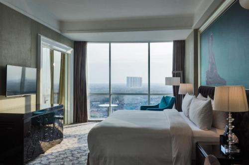 Katil atau katil-katil dalam bilik di Hotel Ciputra World Surabaya managed by Swiss-Belhotel International