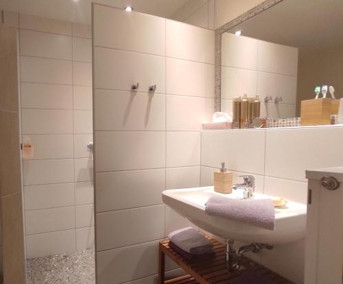 a bathroom with a sink and a mirror at Ferienwohnung Richter in Kirchhundem