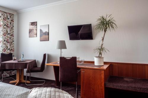 Garni Hotel & Appartements Nordstrand tesisinde bir televizyon ve/veya eğlence merkezi