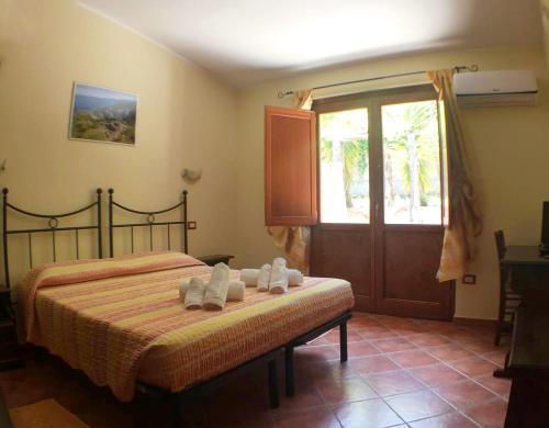 Ένα ή περισσότερα κρεβάτια σε δωμάτιο στο Hotel Sant'elene