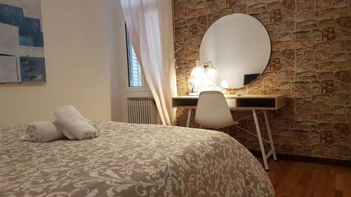 Teal Apartment - Athens Center, 4 BD, 2 BATH, Athens, Greece