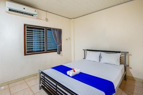 Una cama o camas en una habitación de Hotel Bambu Kuning