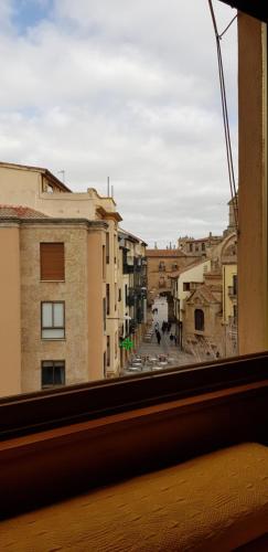 Vista generica su Salamanca o vista sulla città dall'interno dell'affittacamere