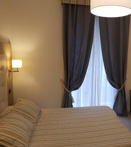 Postel nebo postele na pokoji v ubytování Albergo Degli Amici