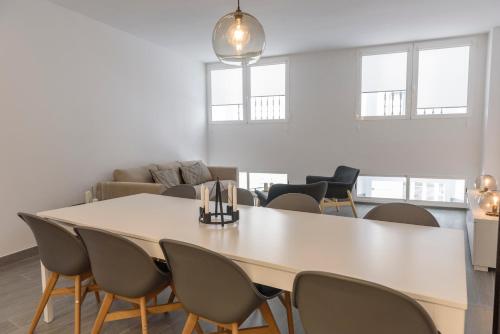 Apartamentos Constitución by Renthas