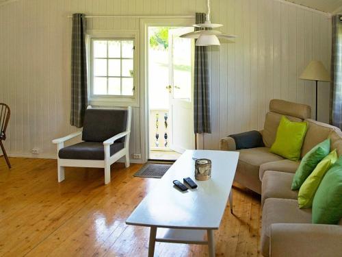 Χώρος καθιστικού στο 4 person holiday home in Utvik-By Traum