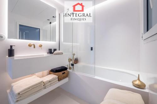 A bathroom at Palamós Moonlight Apartment