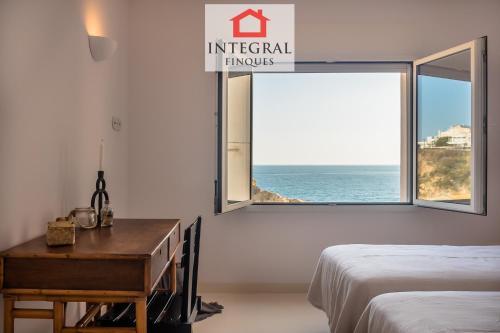 A bed or beds in a room at Palamós Moonlight Apartment