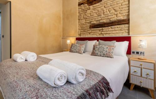 A bed or beds in a room at Nine O Clock San Agustin Suites