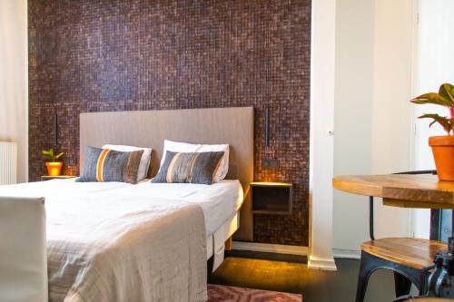 
A bed or beds in a room at Hotel Pannenkoekhuis Vierwegen
