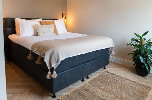 Een bed of bedden in een kamer bij Bed en Baguette