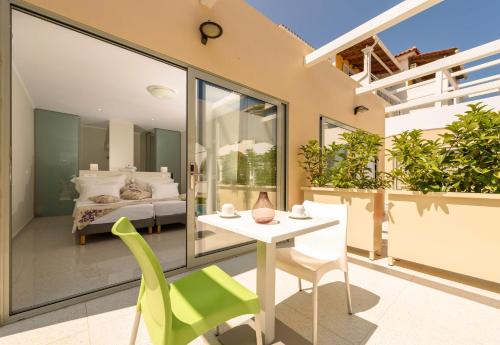 Μπαλκόνι ή βεράντα στο Sunrise Zante - Adults Only Hotel