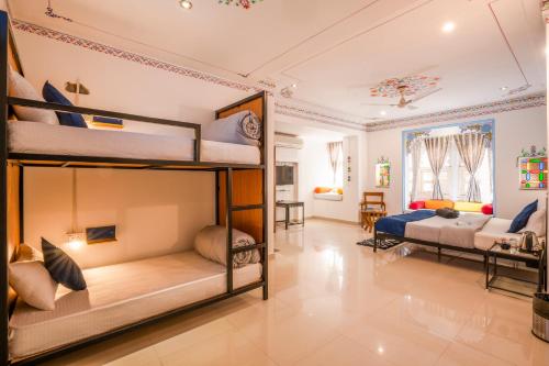 Katil atau katil-katil dalam bilik di Shalom Backpackers Udaipur