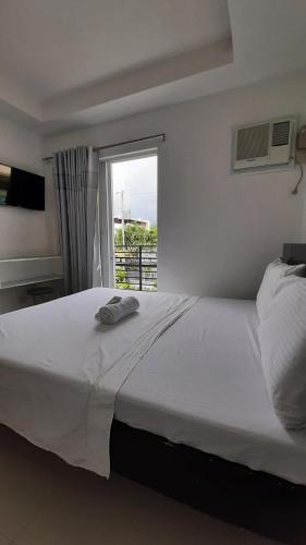 Postel nebo postele na pokoji v ubytování Livewire Planet Suites