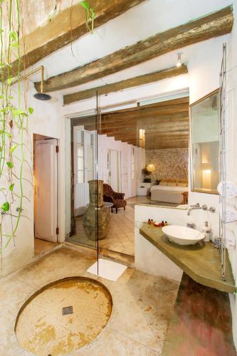 a bathroom with a sink and a mirror at La Passion by Masaya Collection in Cartagena de Indias