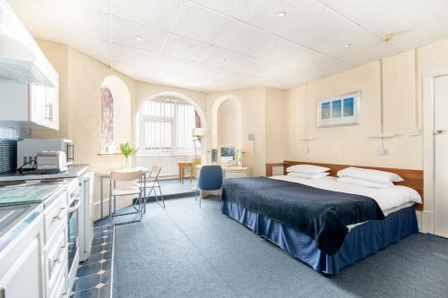 a hotel room with a bed and a kitchen at Sandpiper Holiday Apartments in Blackpool