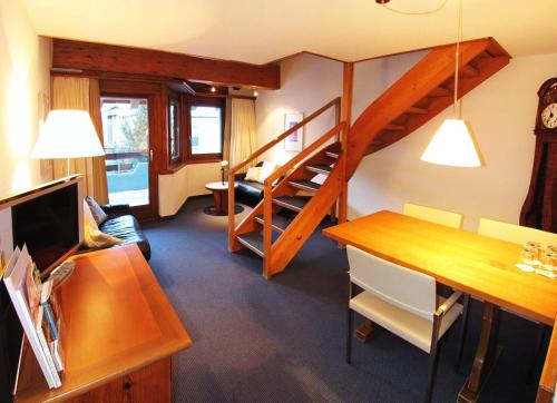 TV a/nebo společenská místnost v ubytování Hotel Allalin Saas-Fee