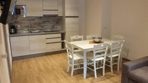 Cuisine ou kitchenette dans l'établissement Sclap Appartamenti - Livigno