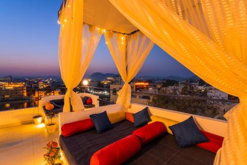 Ruang duduk di Shalom Backpackers Udaipur