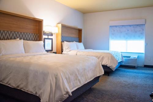 a hotel room with two beds and a window at Holiday Inn & Suites - Savannah Airport - Pooler by IHG in Savannah