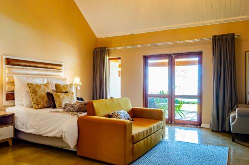 Area tempat duduk di Mount Shekinah Country Hotel