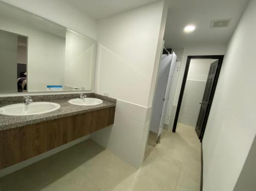 a bathroom with two sinks and a large mirror at Beta Hotel in Salento