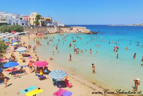 En strand i nærheden af feriehuset
