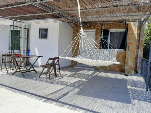 Patio o area all'aperto di Villa Aspros - traditionell, ruhig und strandnah