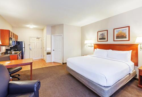 Postel nebo postele na pokoji v ubytování Candlewood Suites El Paso by IHG