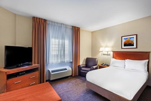 Katil atau katil-katil dalam bilik di Candlewood Suites El Paso, an IHG Hotel