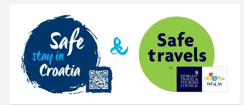 two stickers with the words safe stay in corona and a safe stay in cro at Villa Lucia with private pool and a whirlpool in Vis