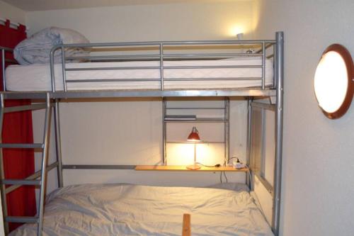 a bedroom with two bunk beds with a lamp at HAVRE DE PAIX AU COEUR DES PYRENNEES A GUZET in Ustou