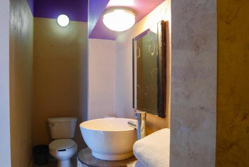 Un baño de Hotel Platino