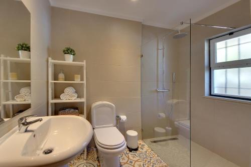 Ένα μπάνιο στο Eagle Eye Villa