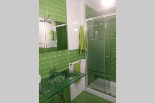 A bathroom at La casa de Aldán entre el mar y el bosque