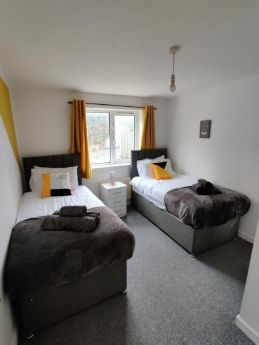 The Court - 2 Bed Contractor Apartment Cardiff - Free secure Parking - Longstay rates - By DYZYN, Cardiff, Marea Britanie