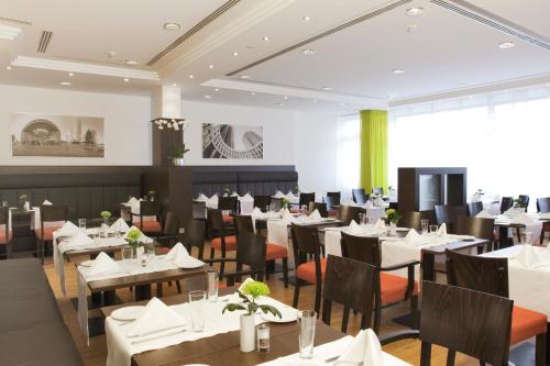 Restauracja lub miejsce do jedzenia w obiekcie H4 Hotel Frankfurt Messe