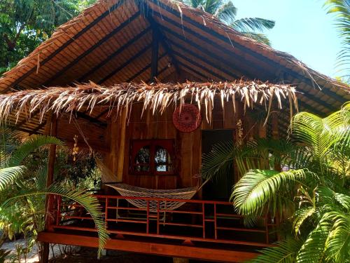 Sabai Sabai Beach Bungalowsにある庭
