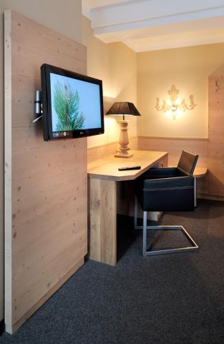 Hotel Markus Sittikus Salzburgにあるテレビまたはエンターテインメントセンター