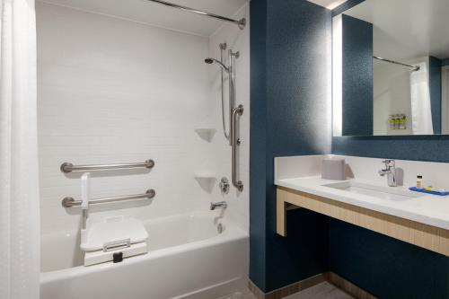 Gallery image of Holiday Inn Express Hotel & Suites Norfolk Airport, an IHG Hotel in Norfolk