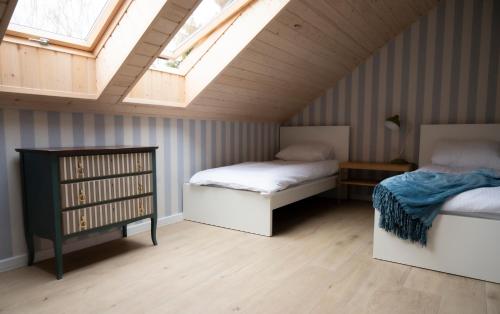 En eller flere senge i et værelse på Home by the sea SASINO