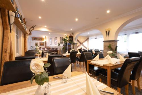 a restaurant with tables and chairs in a room at Pogöriacherhof in Latschach ober dem Faakersee