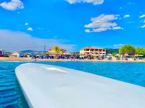 Gallery image of Zoom Beach Hotel in Kandia