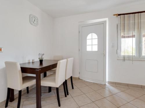 Fotografie z fotogalerie ubytování Holiday Home in Jasenice Rovanjska v destinaci Rovanjska