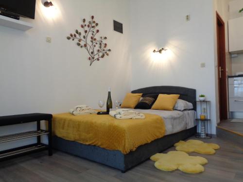 Ένα ή περισσότερα κρεβάτια σε δωμάτιο στο Apartman M Orebic